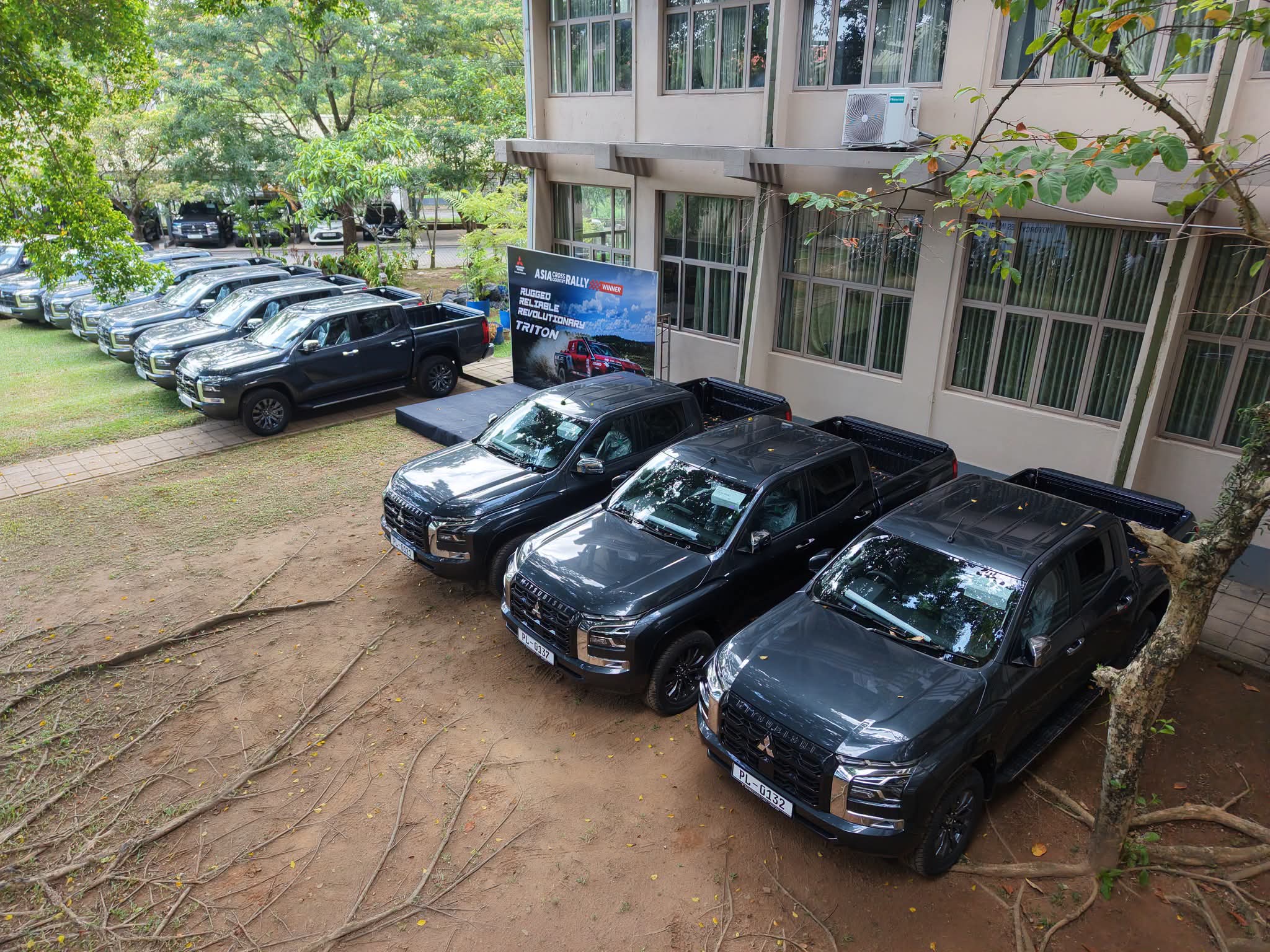 අලි මිනිස් ගැටුම මඩින්නට වනජීවියට අළුත් වාහන