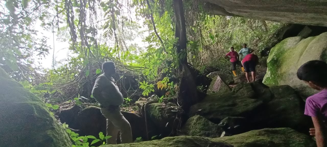 යෝජිත නාවලකන්ද පාරිසරික සංවේදී කළාපයේ ගල්ලෙන් පුරාවිද්‍යා දෙපාර්තමේන්තුව නිරීක්ෂණය කරයි .